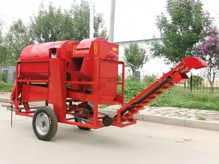 Medium peanut picking machine