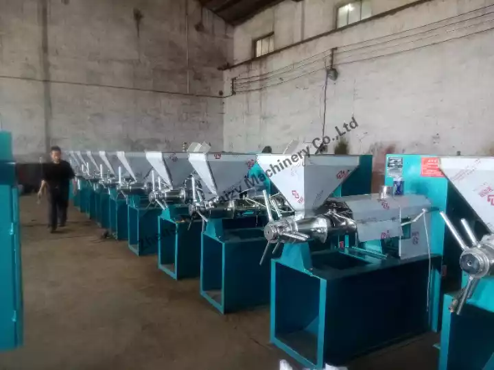 Groundnut oil extraction machine