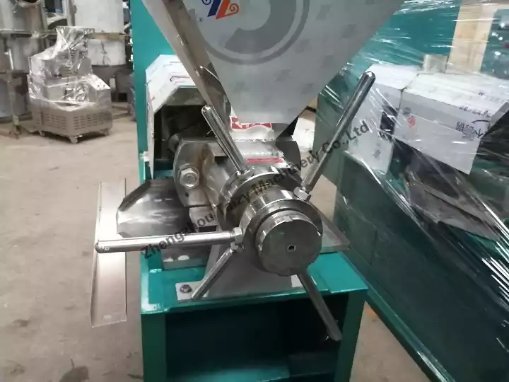 Screw oil press machine