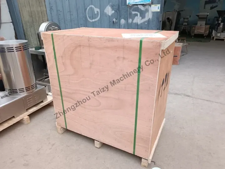 सफल डिलीवरी ऑफ पिस्ता मक्खन मशीन इटालियन ग्राहक 6 को मूंगफली पेस्ट मशीन पैकेजिंग