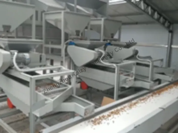 Almond cracker machine