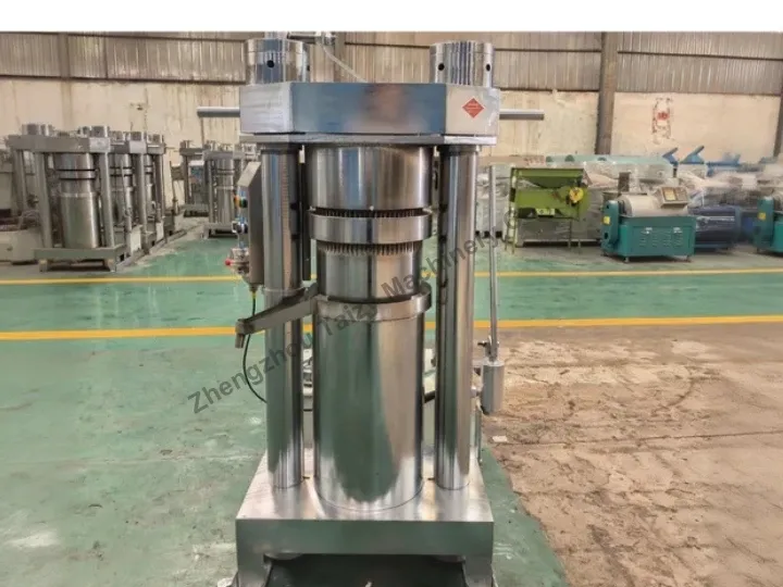 Oil expeller machine