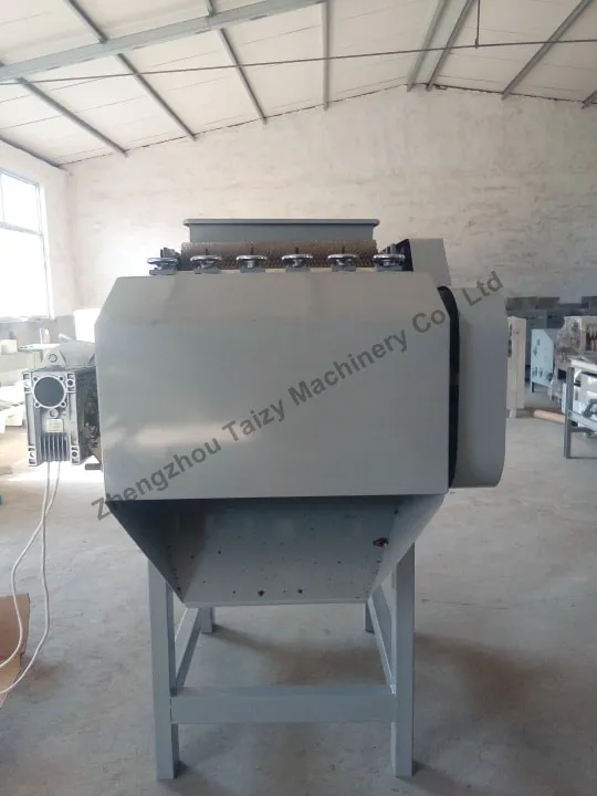 Cashew nut shell breaking machine