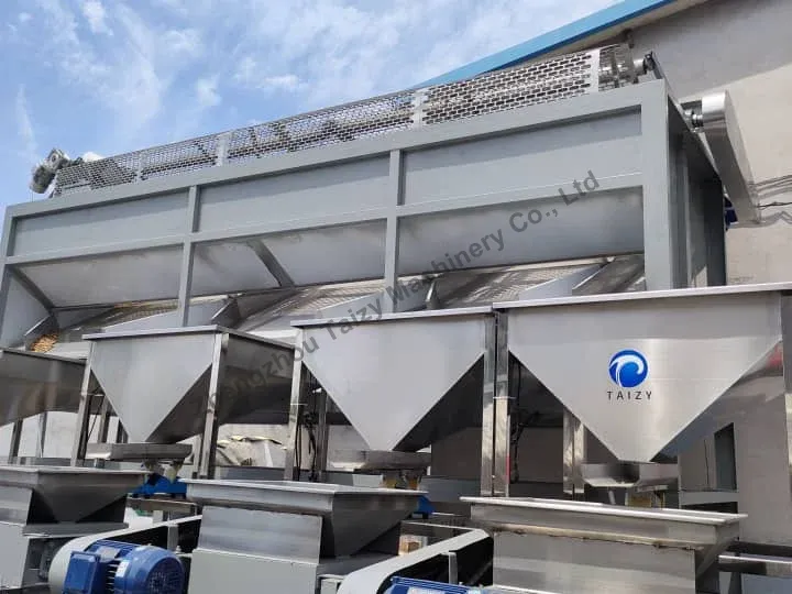 Electromagnetic quantitative feeding hopper