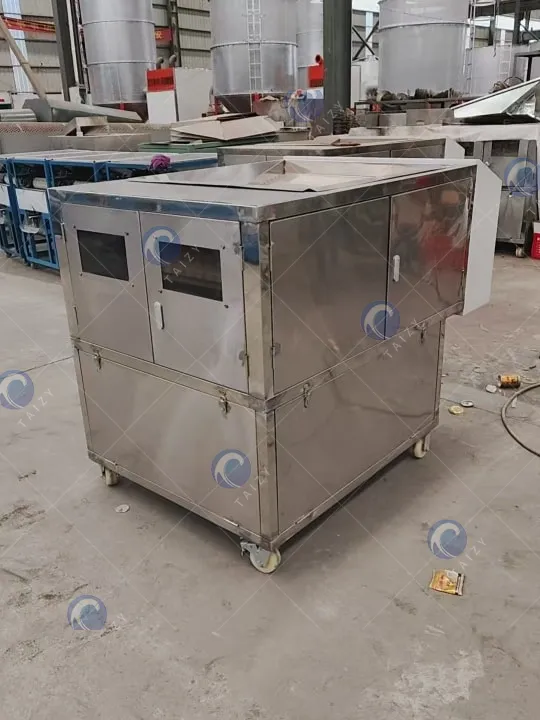 Macadamia opneing machine