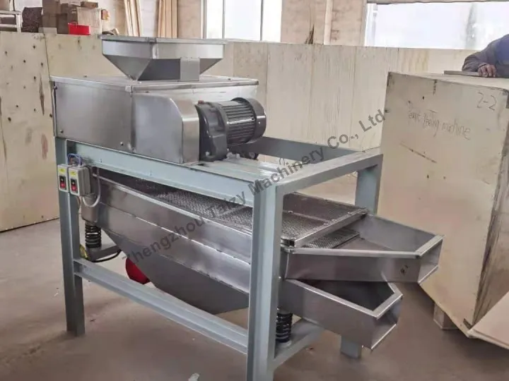 Peanut chopping machine