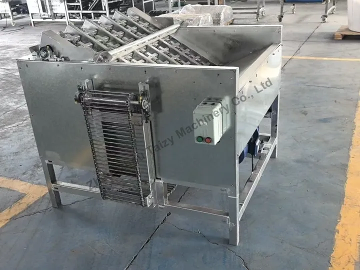 Green Walnut Peeling Machine 1 Fresh walnut peeling machine
