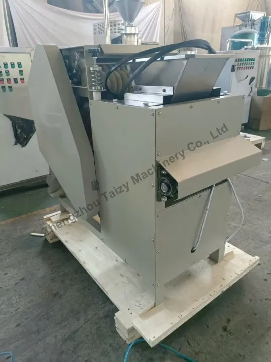 Wet almond peeler machine
