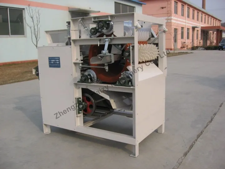 Wet almond peeling equipment