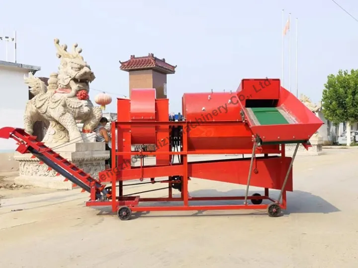 Medium peanut picking machine