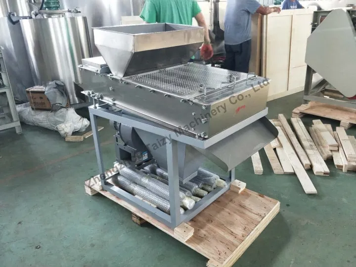Peanut peeling machine