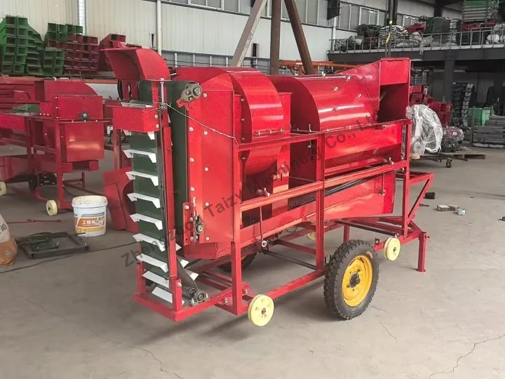 Peanut picking machine