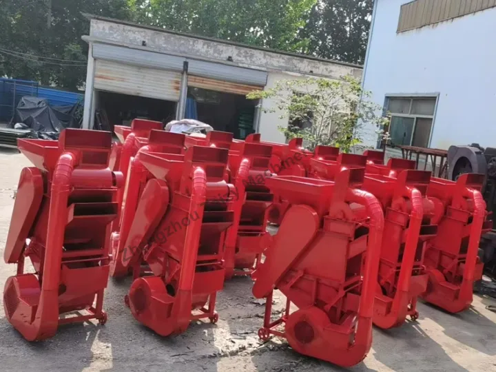 Peanut shelling machine