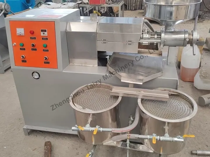 Screw oil extractor machine