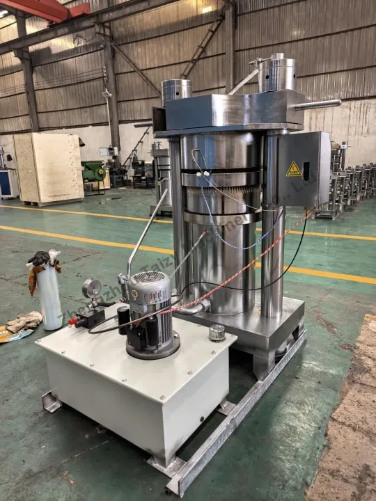 Hydraulic oil expressing machine